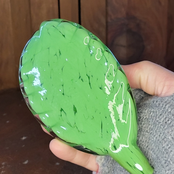 Glass Ladybug on Leaf Figurine - Picture 13 of 15